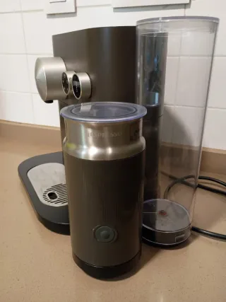 Cafetera Nespresso Expert DeLonghi