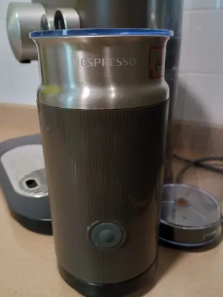 Cafetera Nespresso Expert DeLonghi