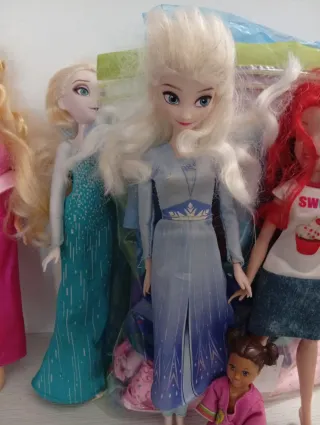 Barbie con oltre 25 vestiti