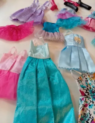 Barbie con oltre 25 vestiti