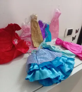 Barbie con oltre 25 vestiti