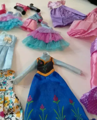 Barbie con oltre 25 vestiti