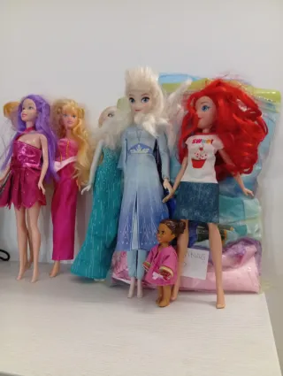 Barbie con oltre 25 vestiti