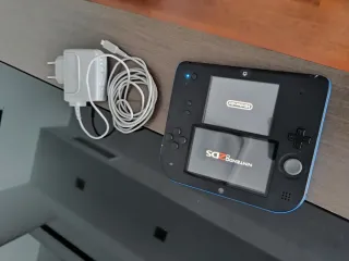 Nintendo 2DS Negra/Azul + Cargador Original + SD