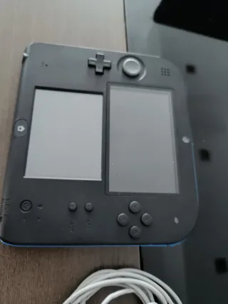 Nintendo 2DS Negra/Azul + Cargador Original + SD