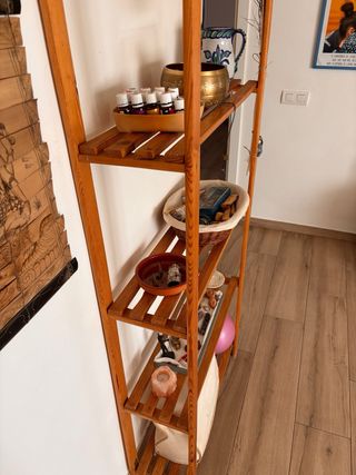 Estantería de madera