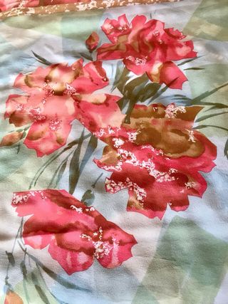 Foulard in seta con rose