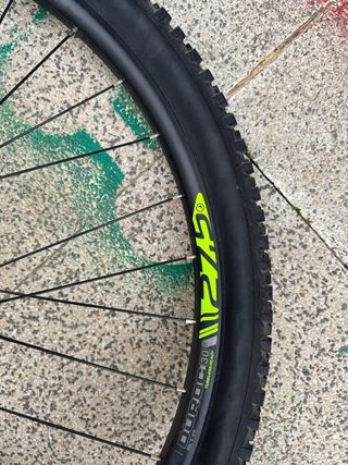 Ruedas Bici 27.5 Hutchinson Toro Sun Ringle