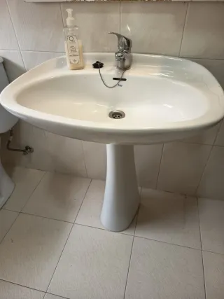 Lavabo de baño de cerámica con pedestal