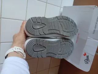 Zapatos de trabajo Dian blancos y grises