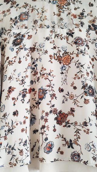 Blusa floral manga acampanada