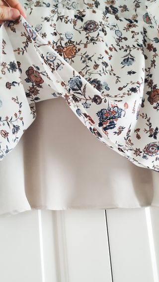 Blusa floral manga acampanada
