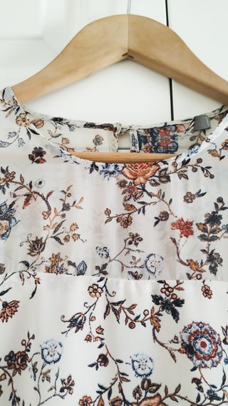 Blusa floral manga acampanada