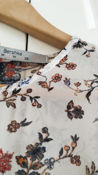 Blusa floral manga acampanada