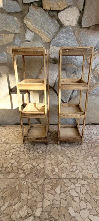 Estanterías de madera rústicas