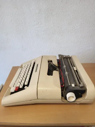 Máquina de escribir Olivetti Lettera 35