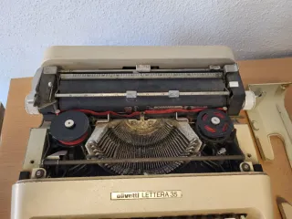 Máquina de escribir Olivetti Lettera 35