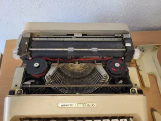 Máquina de escribir Olivetti Lettera 35