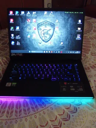 MSI GE66 Raider 10UG-15,6" Con cargador y maletín