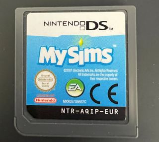 Nintendo DS Lite + My Sims + Memoria EZ Plus
