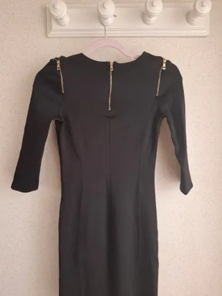 Vestido Bershka negro cremalleras