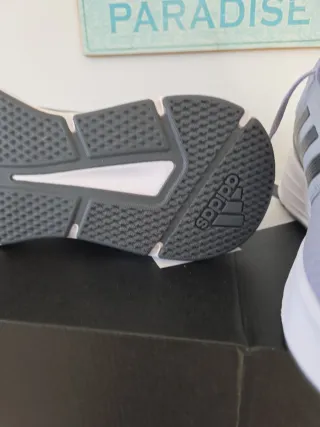 Zapatillas Adidas Grises y Blancas