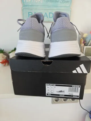 Zapatillas Adidas Grises y Blancas