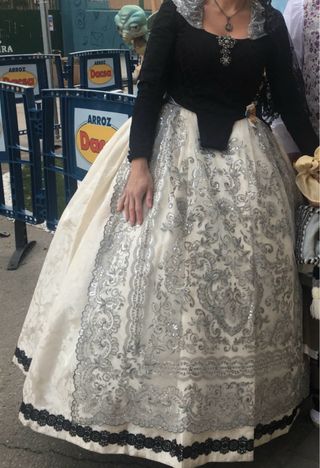 Traje de Fallera Blanco y negro