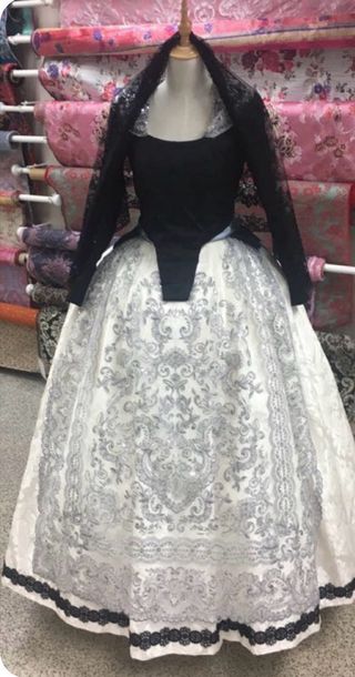 Traje de Fallera Blanco y negro