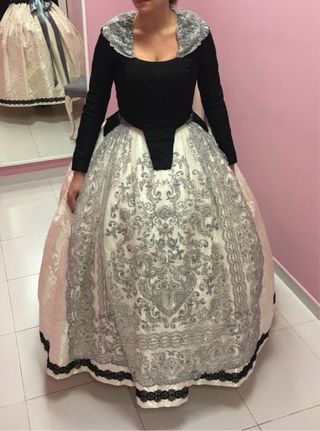 Traje de Fallera Blanco y negro