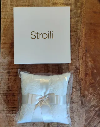 Cuscino portafedi bianco con fiocco