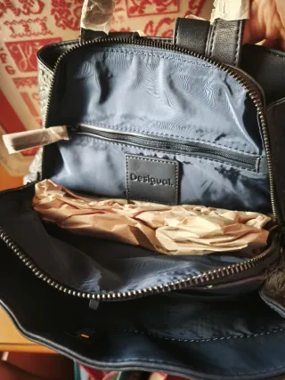 Mochila Desigual azul con relieve