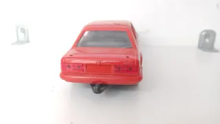 BMW 323i escala 1:24 rojo