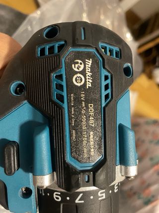 Atornillador Makita DDF487 + 2 Baterías 6.0Ah