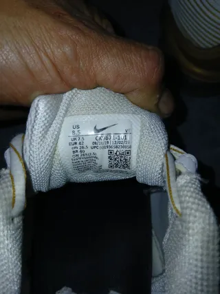 Deportivas Nike Talla 42 Doradas y Blancas