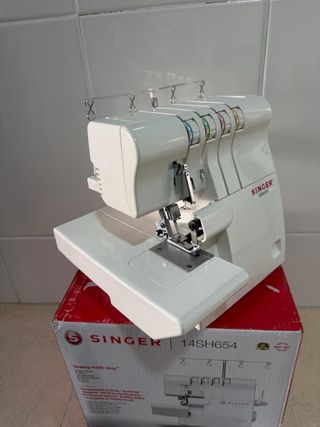 Remalladora Singer 14SH654
