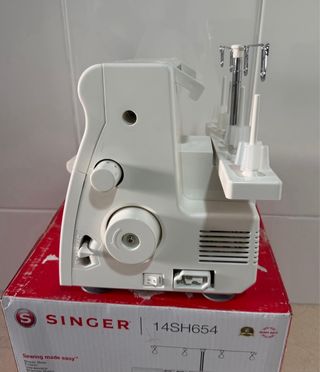 Remalladora Singer 14SH654