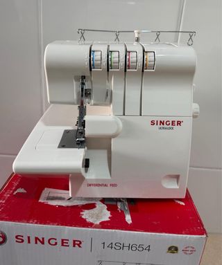 Remalladora Singer 14SH654