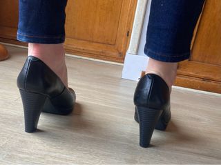 Zapatos de piel negros nuevos