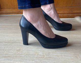 Zapatos de piel negros nuevos