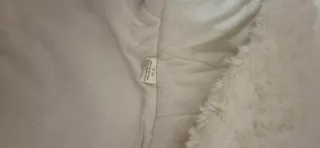 Abrigo blanco peludo con botones