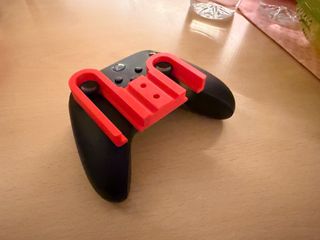 Soporte mando Xbox bajo escritorio