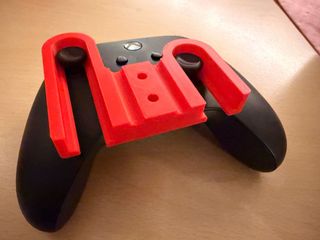 Soporte mando Xbox bajo escritorio