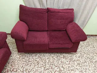 Sofá de tela rojo