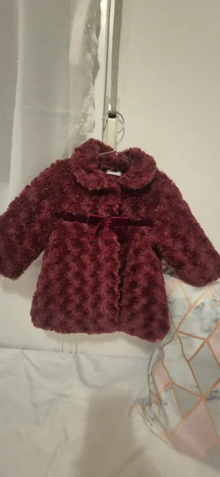 Abrigo granate con lazo