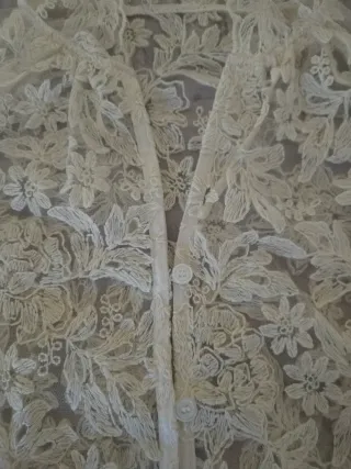 Camisa romántica encaje beige