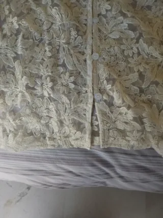 Camisa romántica encaje beige