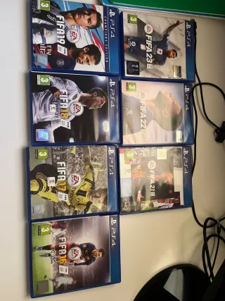 Lote FIFA PS4: 16, 17, 18, 19, 21, 22, 23