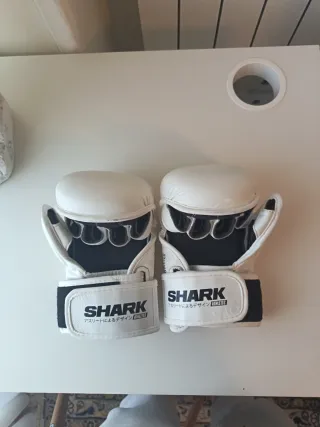 Guantes MMA Shark Blancos Talla L/XL.