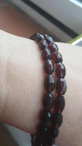 Collana con perle granate sfaccettate